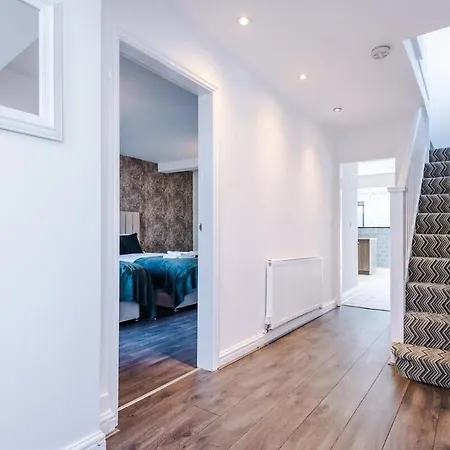 The Retreat - Sleeps 10 - Yorksha