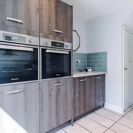 The Retreat - Sleeps 10 - Yorksha Leeds (West Yorkshire)