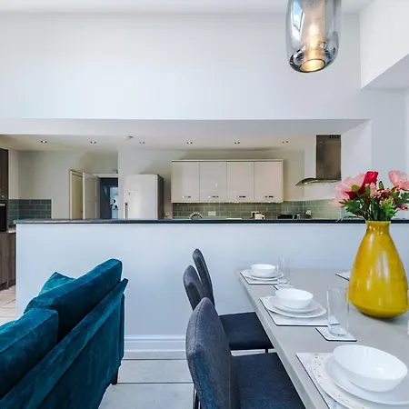 The Retreat - Sleeps 10 - Yorksha