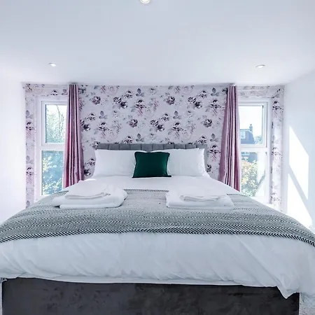 The Retreat - Sleeps 10 - Yorksha *