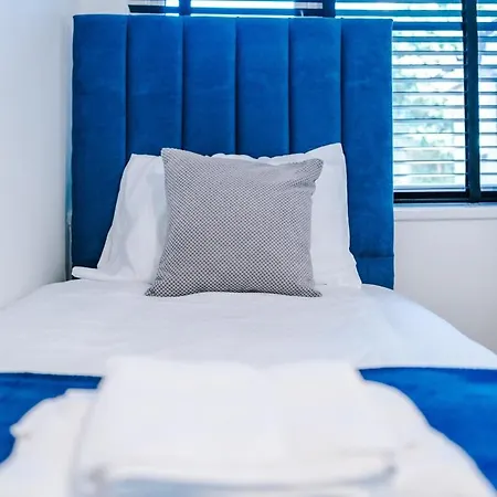 The Retreat - Sleeps 10 - Yorksha *