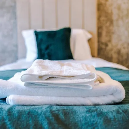 The Retreat - Sleeps 10 - Yorksha Semesterbostad