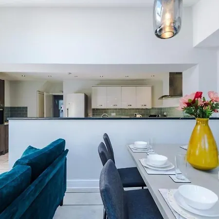 Semesterbostad The Retreat - Sleeps 10 - Yorksha *