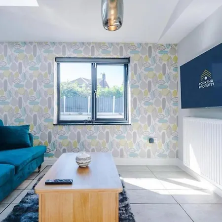 The Retreat - Sleeps 10 - Yorksha Leeds (West Yorkshire)