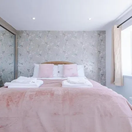 The Retreat - Sleeps 10 - Yorksha