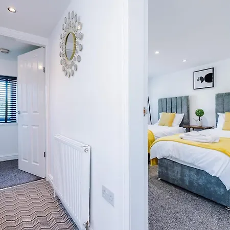 The Retreat - Sleeps 10 - Yorksha Holiday home Leeds (West Yorkshire)