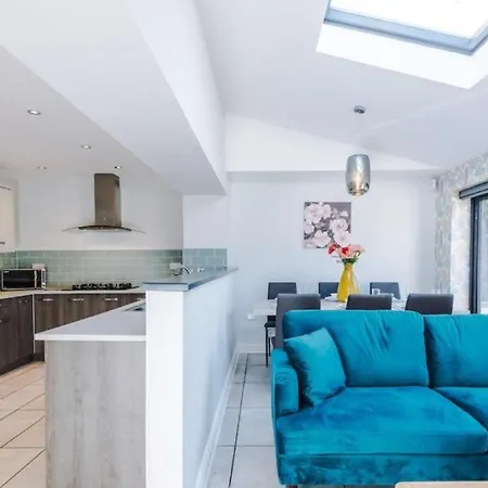 Holiday home The Retreat - Sleeps 10 - Yorksha Leeds (West Yorkshire)