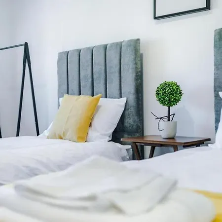 The Retreat - Sleeps 10 - Yorksha * Leeds (West Yorkshire)