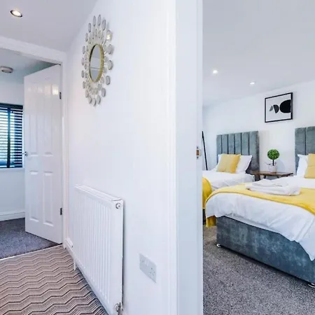 The Retreat - Sleeps 10 - Yorksha Holiday home Leeds (West Yorkshire)