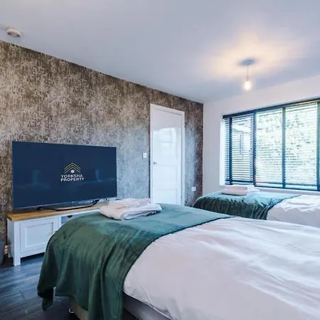 Holiday home The Retreat - Sleeps 10 - Yorksha Leeds (West Yorkshire)